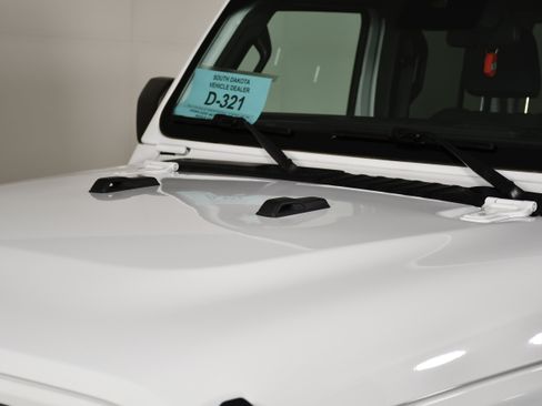 Used 2025 Jeep Wrangler Unlimited Sahara AWD/4WD image 12