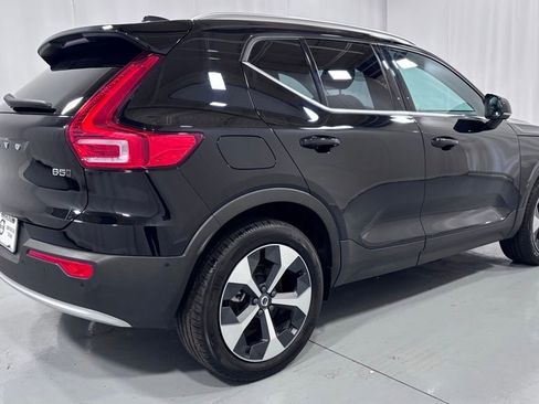 Certified 2025 Volvo XC40 B5 Plus AWD/4WD image 6
