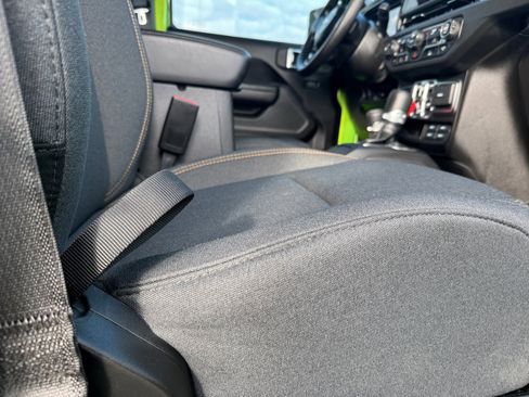 Certified 2025 Jeep Gladiator Sport image 25