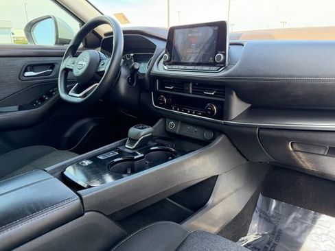 Used 2023 Nissan Rogue SV FWD image 11
