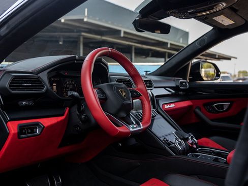 Used 2022 Lamborghini Urus image 24