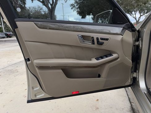 Used 2010 Mercedes-Benz E 550 4MATIC Sedan image 18