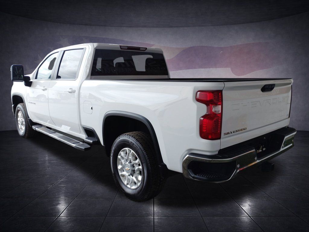 Used 2025 Chevrolet Silverado 2500 LT AWD/4WD image 3