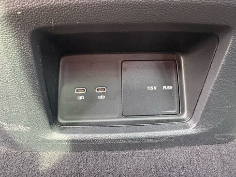 Used 2024 Volkswagen Atlas Cross Sport SEL AWD/4WD image 31