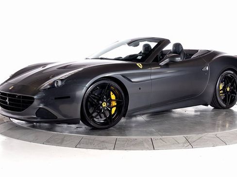 Used 2016 Ferrari California T image 1