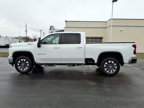 Used 2022 Chevrolet Silverado 2500 LT w/ Convenience Package image 4