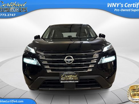 Used 2025 Nissan Rogue SV image 2