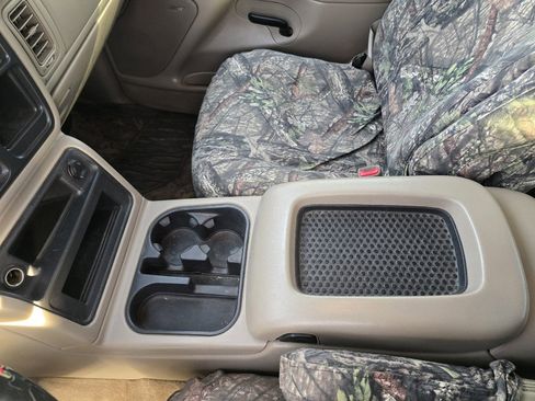 Used 2004 GMC Sierra 2500 SLT w/ Heavy-Duty Power Package image 21