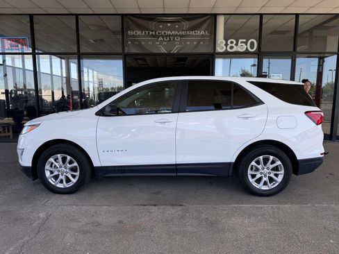 Used 2020 Chevrolet Equinox LS w/ LS Convenience Package image 2