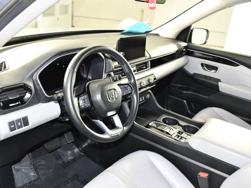 Certified 2025 Honda Pilot EX-L image 2