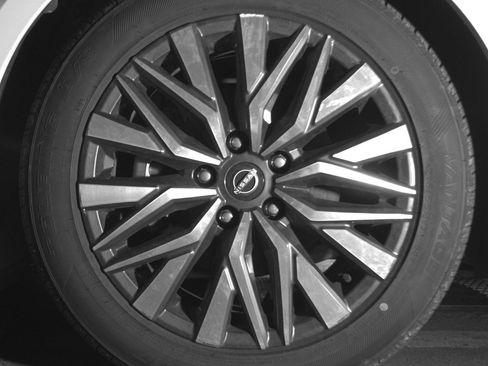 Used 2025 Nissan Altima 2.5 SV image 11