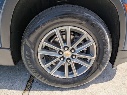 Used 2022 Chevrolet Traverse LT w/ LPO, Floor Liner Package AWD/4WD image 11