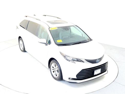 Certified 2024 Toyota Sienna XLE w/ XLE Plus Package image 13