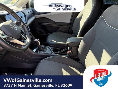 Certified 2024 Volkswagen Taos SE image 18