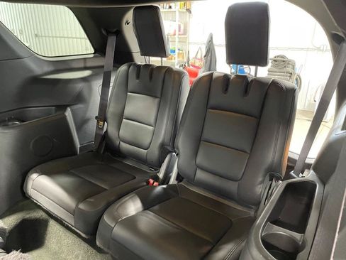 Used 2014 Ford Explorer XLT w/ Equipment Group 202A AWD/4WD image 15