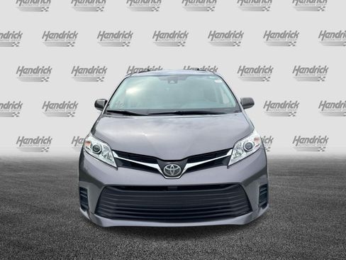 Used 2018 Toyota Sienna LE FWD image 3