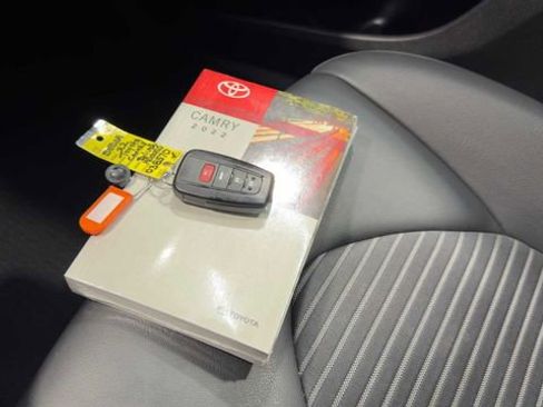 Used 2022 Toyota Camry SE w/ Convenience Package FWD image 32
