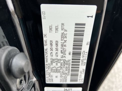 Used 2024 Toyota Sequoia Platinum image 29
