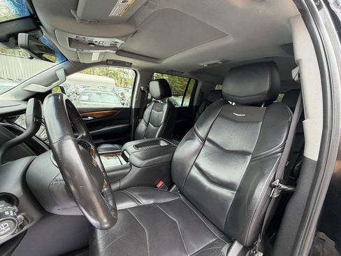 Used 2019 Cadillac Escalade ESV Luxury image 13
