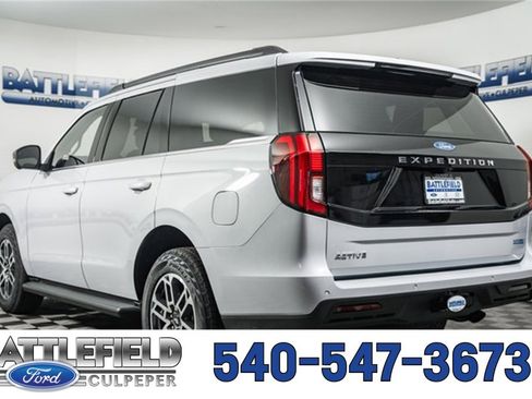New 2026 Ford Expedition Active image 4
