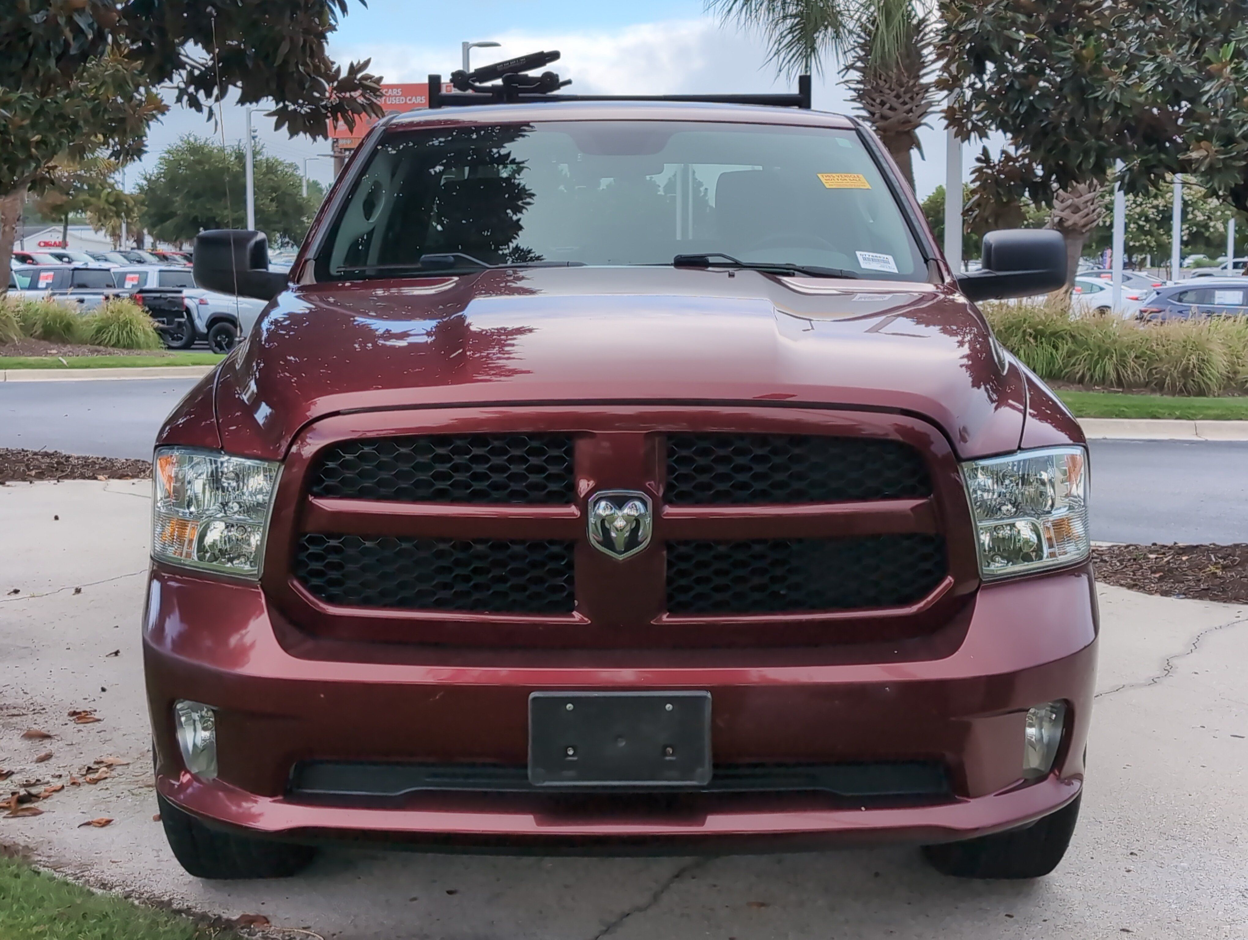 Used 2017 RAM 1500 Express w/ Express Value Package AWD/4WD image 3