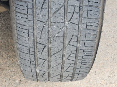 Used 2021 Ford Explorer XLT w/ Equipment Group 202A RWD image 12