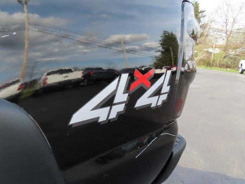 Used 2005 Chevrolet Silverado 2500 LT w/ Heavy-Duty Power Package image 16