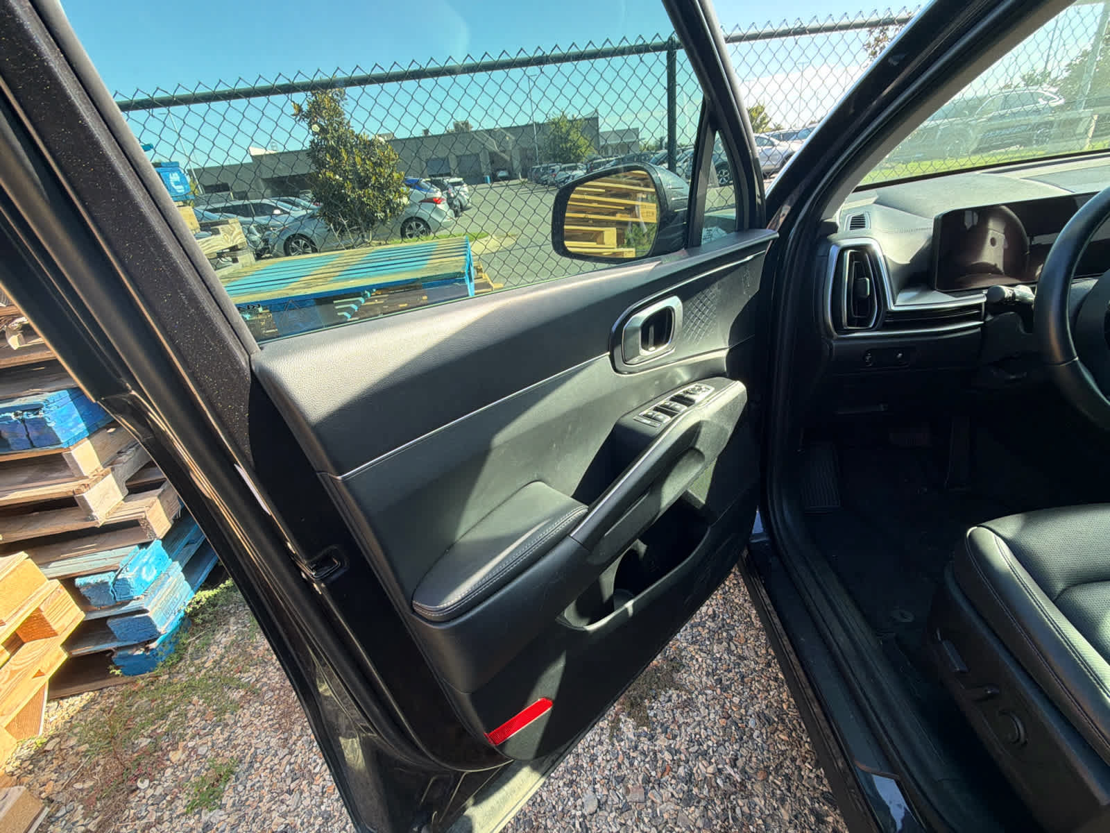 Used 2025 Kia Sorento S w/ Panoramic Sunroof Package FWD image 9
