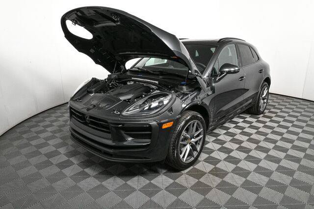Certified 2026 Porsche Macan AWD/4WD image 34