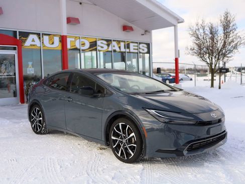 Used 2024 Toyota Prius Prime Premium image 3