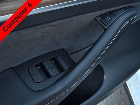 Used 2024 Tesla Model Y 2WD image 11