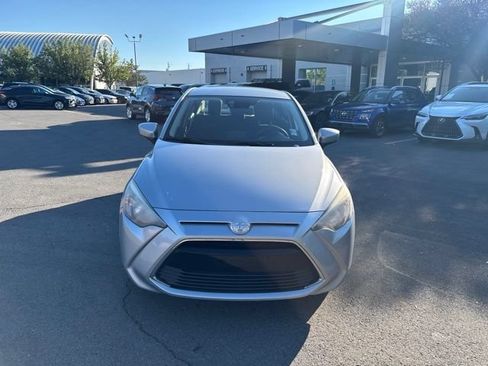 Used 2017 Toyota Yaris iA FWD image 3