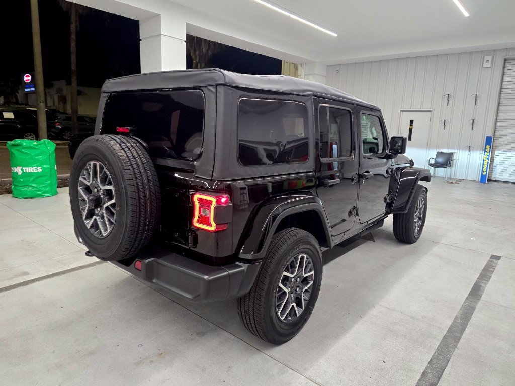 Used 2026 Jeep Wrangler Unlimited Sahara AWD/4WD image 6