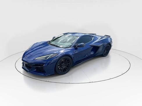 Used 2025 Chevrolet Corvette Z06 RWD image 4