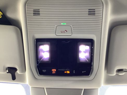 New 2025 Volkswagen Tiguan SE image 19