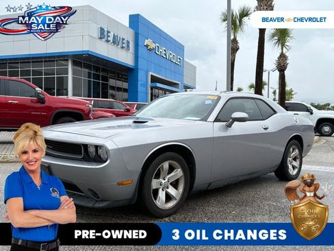 Used 2013 Dodge Challenger SXT RWD image 1