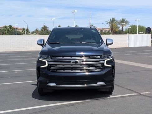 Used 2023 Chevrolet Suburban Premier AWD/4WD image 2