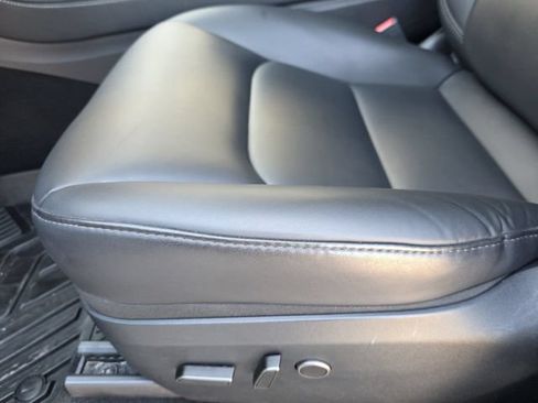Used 2024 Tesla Model Y Long Range AWD/4WD image 19