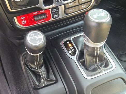 Used 2022 Jeep Wrangler Unlimited Rubicon w/ Dual Top Group AWD/4WD image 31