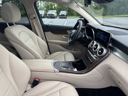 Used 2022 Mercedes-Benz GLC 300 image 37