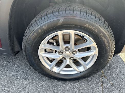 Used 2021 Jeep Grand Cherokee L Laredo w/ Luxury Tech Group I image 30