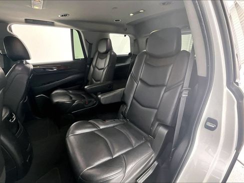 Used 2018 Cadillac Escalade Luxury AWD/4WD image 32