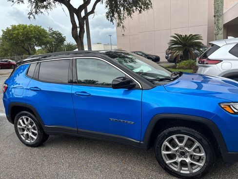 Used 2025 Jeep Compass Limited AWD/4WD image 4