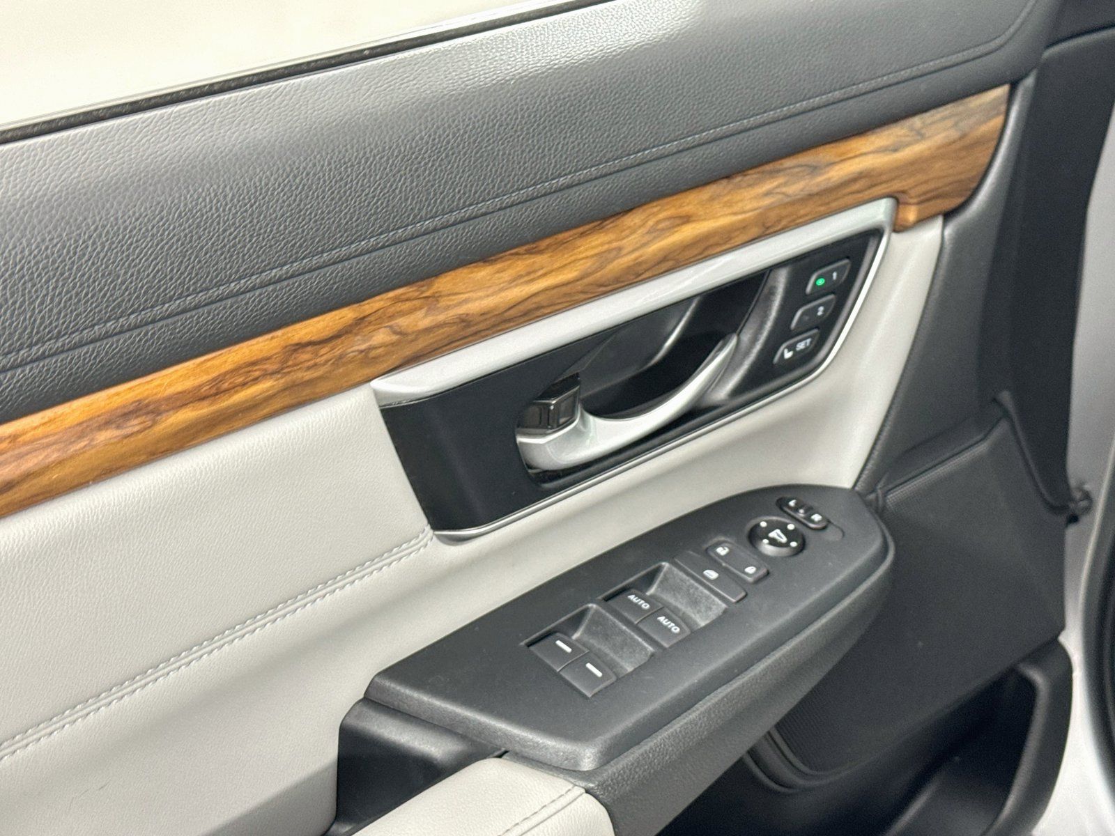 Used 2018 Honda CR-V Touring image 23