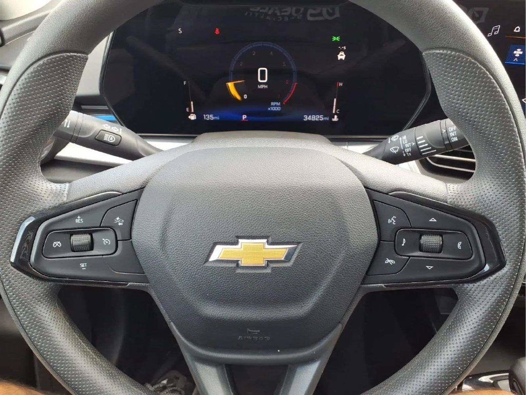 Used 2025 Chevrolet Trax LT FWD image 15