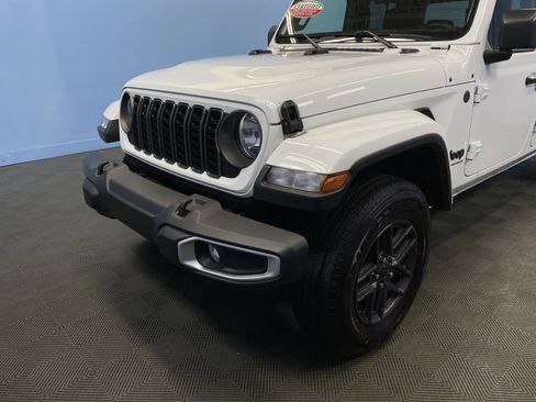 Certified 2024 Jeep Gladiator Sport image 43