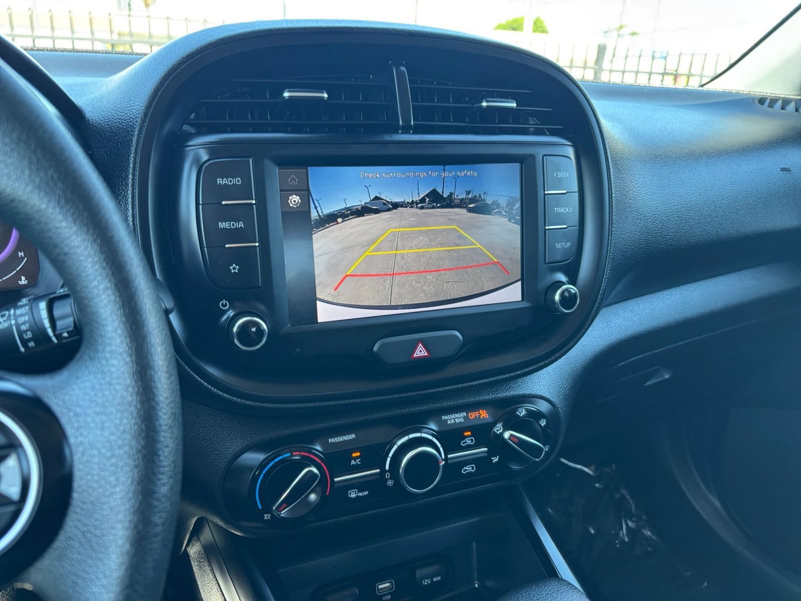 Used 2025 Kia Soul LX w/ LX Technology Package FWD image 24