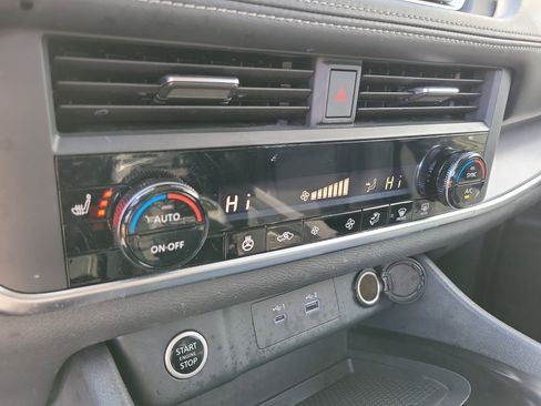 Used 2023 Nissan Rogue SV w/ SV Premium B Package image 28