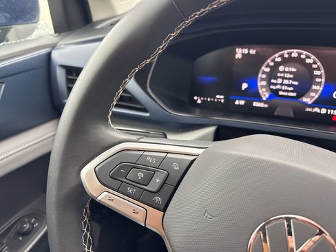 Used 2024 Volkswagen Taos SE image 29