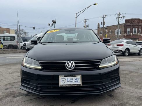 Used 2017 Volkswagen Jetta SE image 2
